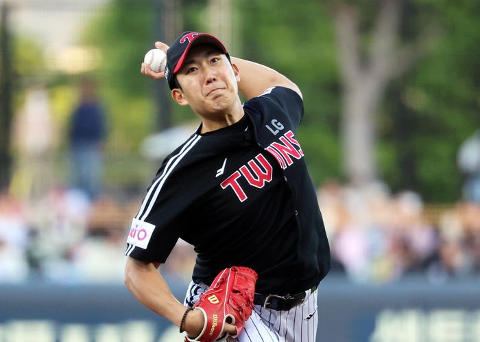 LG 손주영이 25일 광주-기아 챔피언스 필드에서 열린 2025 KBO리그 KIA와 경기에 선발 등판해 역투하고 있다. 사진 | 광주=연합뉴스