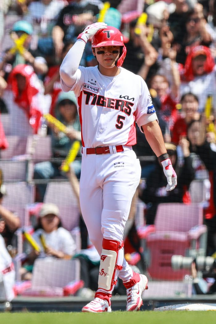 KIA 김도영이 26일 광주-기아 챔피언스 필드에서 열린 2025 KBO리그 LG전에서 1회말 적시타를 터뜨리고 있다. 사진 | KIA 타이거즈