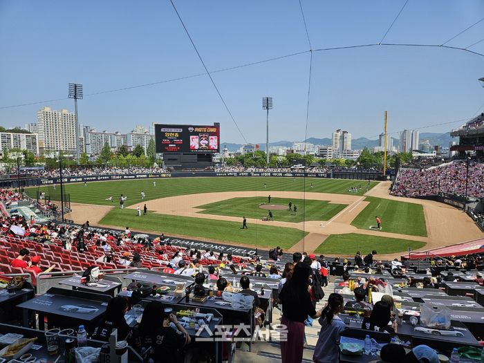 26일 LG와 KIA가 2025 KBO리그 정규시즌 주말 3연전 두 번째 경기를 치르는 가운데 경기 시작 전 2만500석이 모두 팔렸다. 올시즌 6번째 매진이다. 광주 | 김동영 기자 raining99@sportsseoul.com