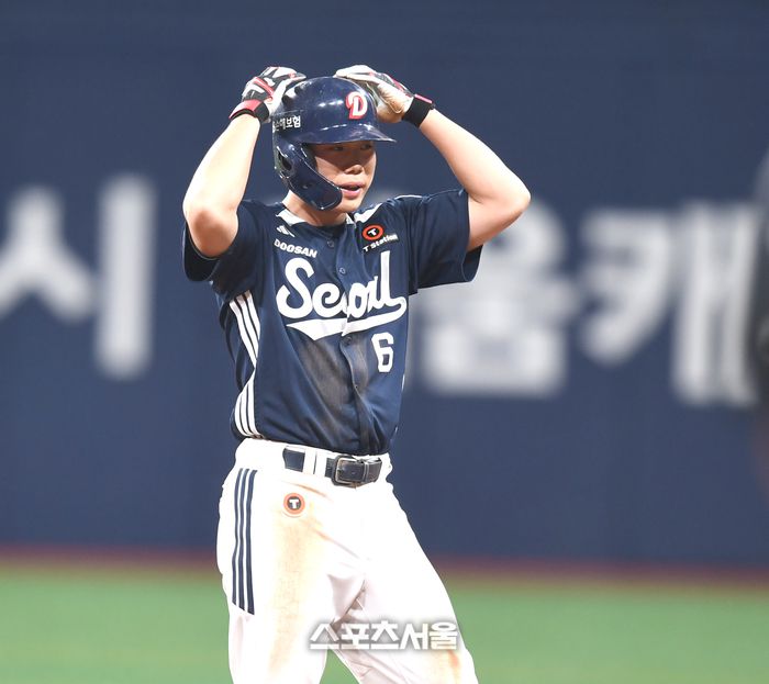 두산 오명진이 24일 서울 고척스카이돔에서 열린 2025 KBO리그 키움과 경기 8회초 1사 우중간 2루타를 친 후 세리머니를 하고 있다. 고척 | 최승섭기자 thunder@sportsseoul.com