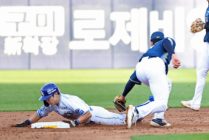 삼성 김지찬이 26일 대구삼성라이온즈파크에서 열린 2025 KBO리그 정규시즌 NC전 2회말 도루에 성공하고 있다. 사진 | 삼성 라이온즈