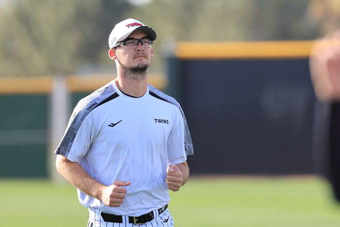 LG 코엔 윈이 지난 2월 미국 애리조나 스프링캠프에 초청선수로 합류해 함께 훈련하고 있다. 엘리에이저 에르난데스 부상 대체선수로 LG 유니폼을 입었다. 사진 | 애리조나=연합뉴스