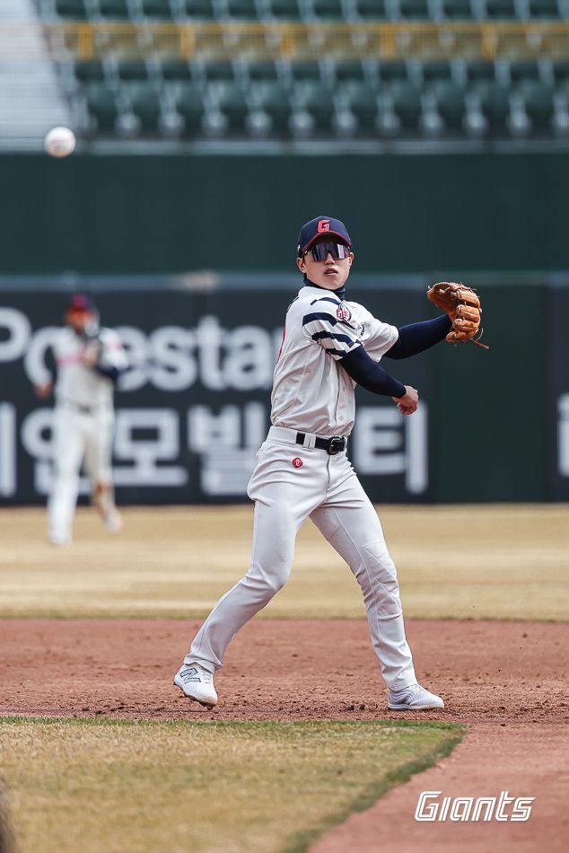 전민재가 23일 서울 잠실구장에서 열린 2025 KBO리그 LG전서 2안타를 기록했다. 사진  롯데 자이언츠