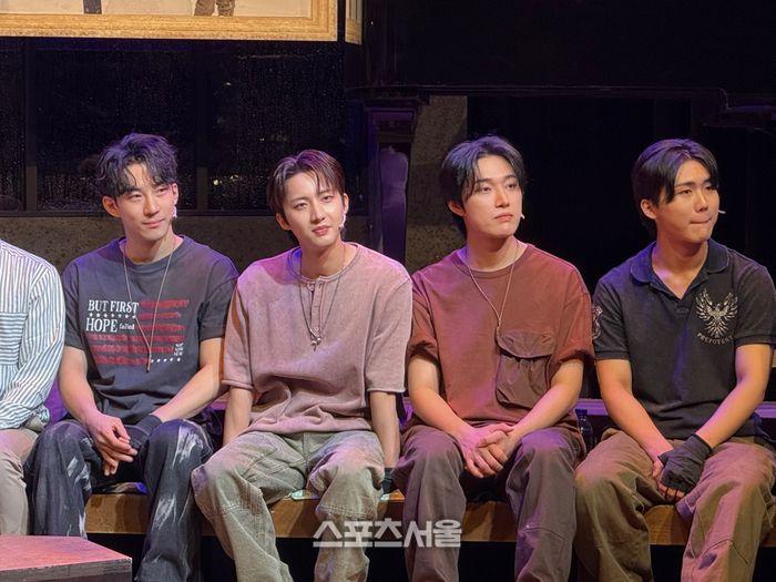 29일 뮤지컬 ‘사랑은 비를 타고’ 프레스콜에 참석한 ‘동현’ 역 (왼쪽부터) 조환지, 후이, 재한, 종형. 사진 | 표권향 기자 gioia@sportsseoul.com