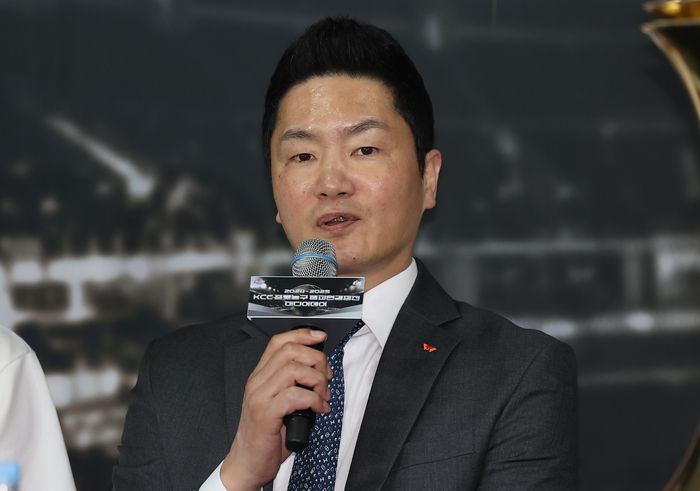 서울 SK 전희철 감독이 1일 KBL센터에서 열린 2024~2025 KCC 프로농구 챔피언결정전 미디어데이에서 출사표를 밝히고 있다. 사진 | 연합뉴스