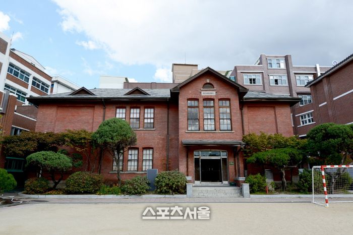 수원 출신의 독립운동가 임면수가 만주에서 돌아온 뒤 공사 감독을 했던 아담스기념관 건물. 제공=수원시