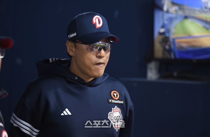 두산 이승엽 감독이 29일 서울 잠실구장에서 열린 2025 KBO리그 KT와 경기를 지켜보고 있다. 잠실 | 최승섭기자 thunder@sportsseoul.com