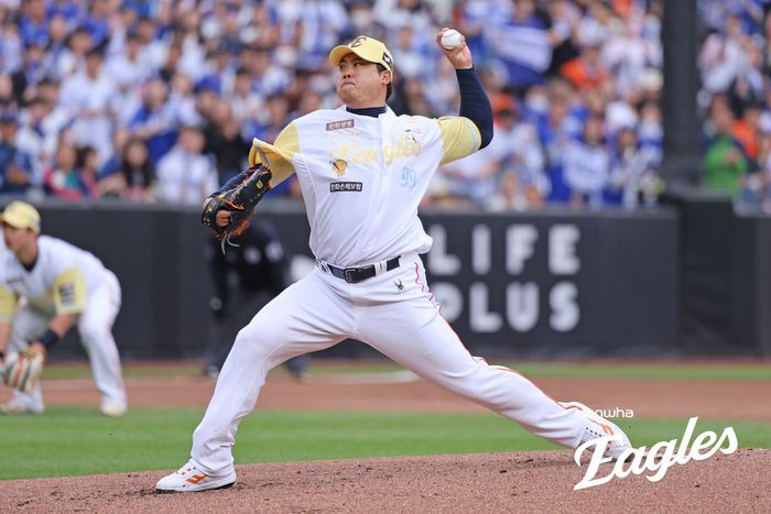 한화 류현진이 6일 대전 한화생명 볼파크에서 열린 2025 KBO리그 삼성전에 선발 등판해 역투하고 있다. 사진 | 한화 이글스