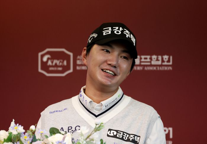 옥태훈이 8일 열린 KPGA 클래식 1라운드를 마친 후 인터뷰를 하고 있다. 사진 | KPGA