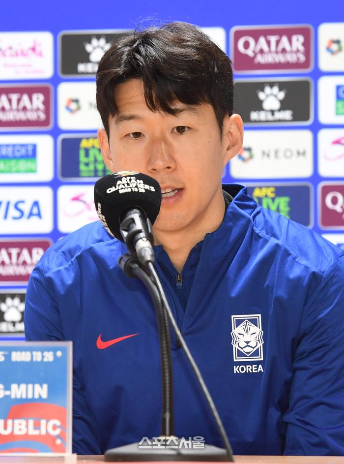 손흥민이 고대하는 클럽커리어 첫 우승을 차지할 수 있을까. 사진은 지난 3월19일 고양종합운동장에서 진행된 2026 북중미 월드컵 아시아지역 최종예선 오만전 공식 기자회견에서 취재진의 질문에 답하는 모습.  박진업 기자 upandup@sportsseoul.com