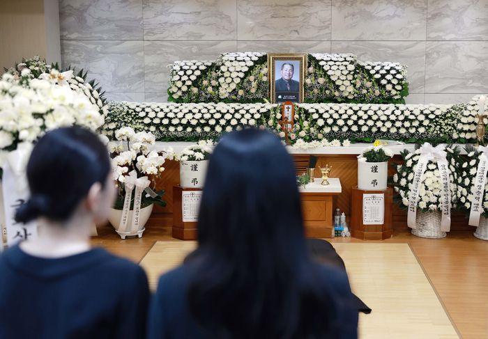 ‘뽀빠이’ 방송인 이상용이 9일 별세한 가운데 10일 오후 서울 서초구 가톨릭대학교 서울성모병원 장례식장 31호실에 고인의 빈소가 마련됐다. 사진공동취재단
