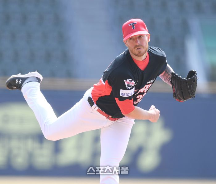 KIA 선발투수 올러가 13일 잠실구장에서 열린 2025 KBO리그 시범경기 두산과 경기에서 역투하고 있다. 잠실 | 최승섭기자 thunder@sportsseoul.com