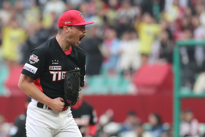 KIA 올러가 10일 인천SSG랜더스필드에서 열린 2025 KBO리그 정규시즌 SSG전 이닝 종료 후 환호하고 있다. 사진 | KIA 타이거즈