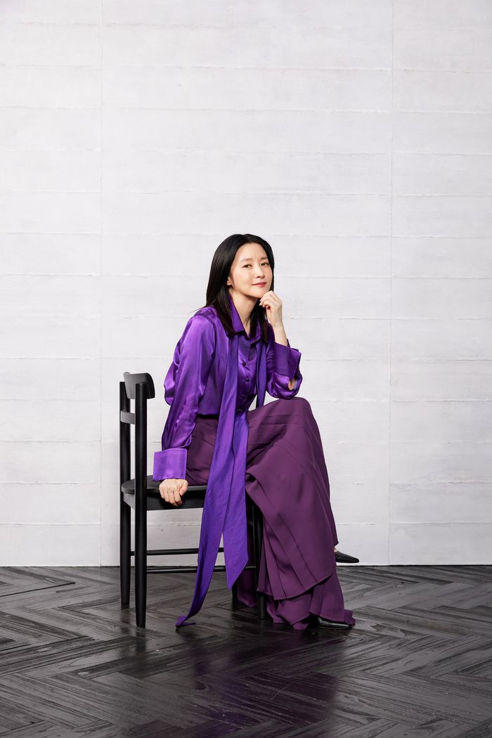 배우 이영애가 연극 ‘헤다 가블러’를 통해 32년 만에 연극 무대로 돌아왔다. 사진 | LG아트센터