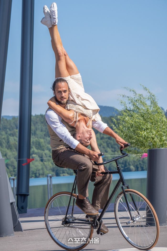 2025 수원연극축제 해외 초청작 중 하나인 ‘우리가 하나 되는 시간’ 공연 장면. 제공=수원시