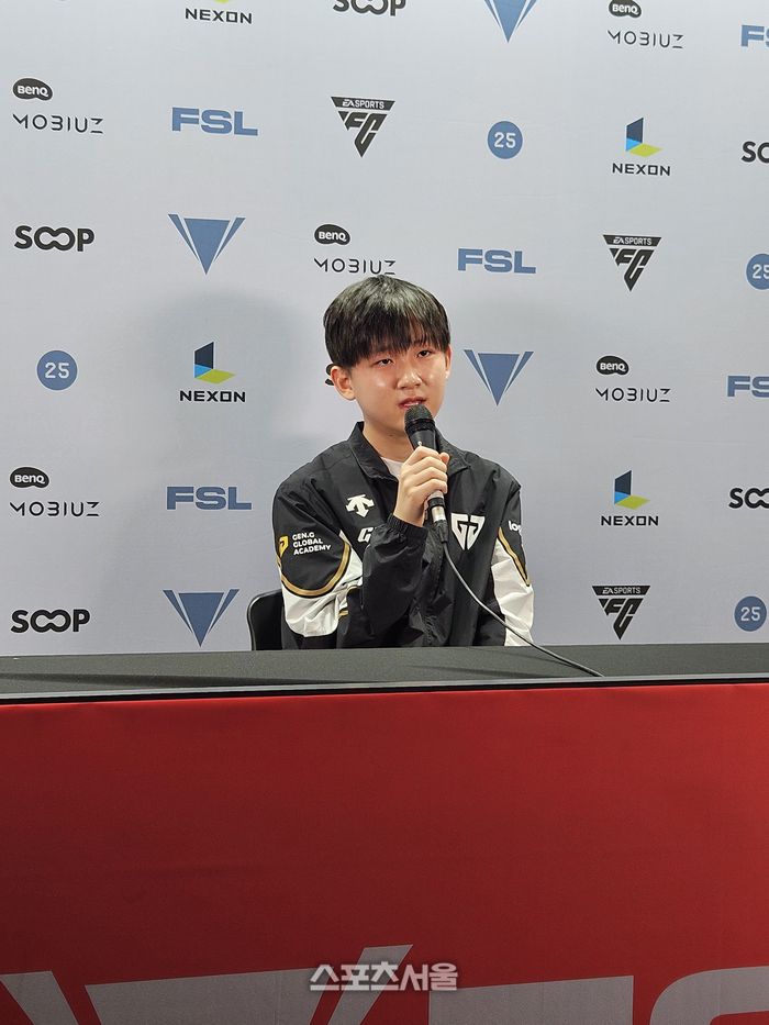 젠지 고원재가 15일 서울 잠실DN콜로세움에서 열린 2025 FSL 스프링 D조 장재근과 경기 후 인터뷰에 나서고 있다. 잠실 | 강윤식 기자 skywalker@sportsseoul.com