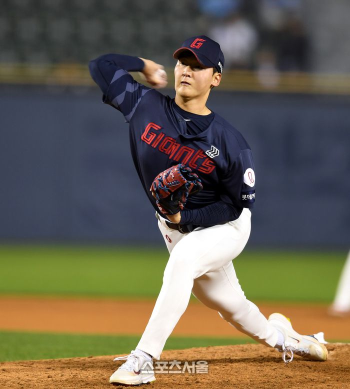 롯데 최준용이 잠실구장에서 열린 2024 KBO리그 LG와 경기 7회 역투하고 있다. 잠실 | 최승섭기자 thunder@sportsseoul.com