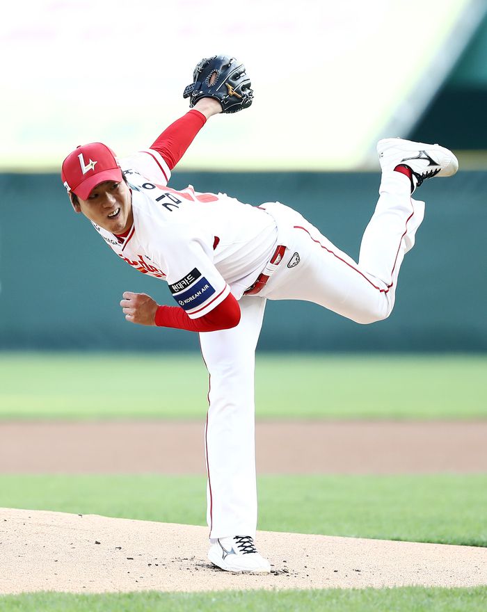 SSG 김광현이 11일 인천SSG랜더스필드에서 열린 2025 KBO리그 정규시즌 KIA와 더블헤더 2차전에 선발 등판해 공을 던지고 있다. 사진 | SSG 랜더스