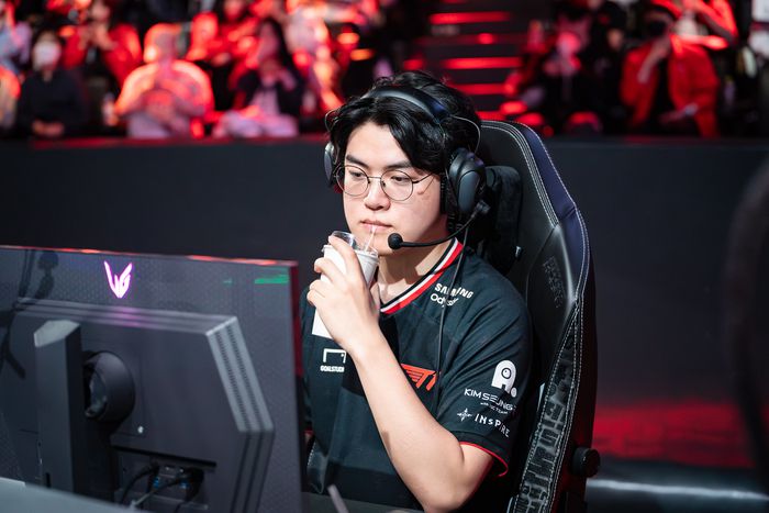 T1 ‘구마유시’ 이민형이 15일 서울 종로구 롤 파크에서 열린 2025 LCK 정규시즌 OK저축은행전을 준비하고 있다. 사잔 | 라이엇 게임즈