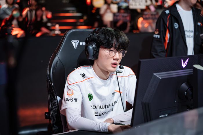 한화생명 ‘바이퍼’ 박도현이 15일 서울 종로구 롤 파크에서 열린 2025 LCK 정규시즌 KT전에 앞서 경기를 준비 중이다. 사진 | 라이엇 게임즈