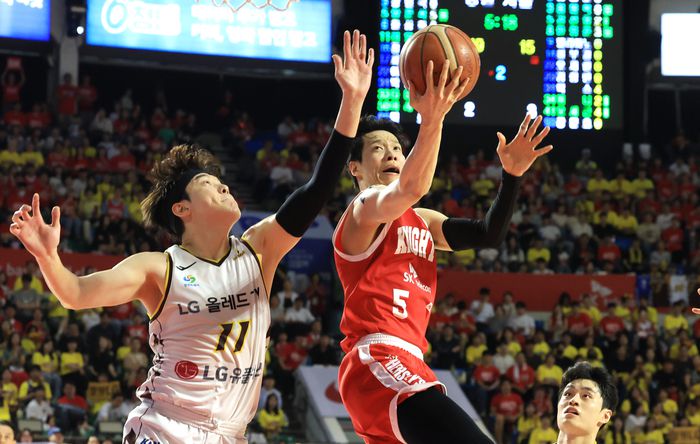 레이업 하는 김선형. 2025.5.17 연합뉴스