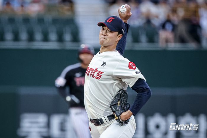 롯데 윤성빈이 20일 부산 사직구장에서 열린 2025 KBO리그 정규시즌 LG전에서 선발 등판해 역투하고 있다. 사진 | 롯데 자이언츠