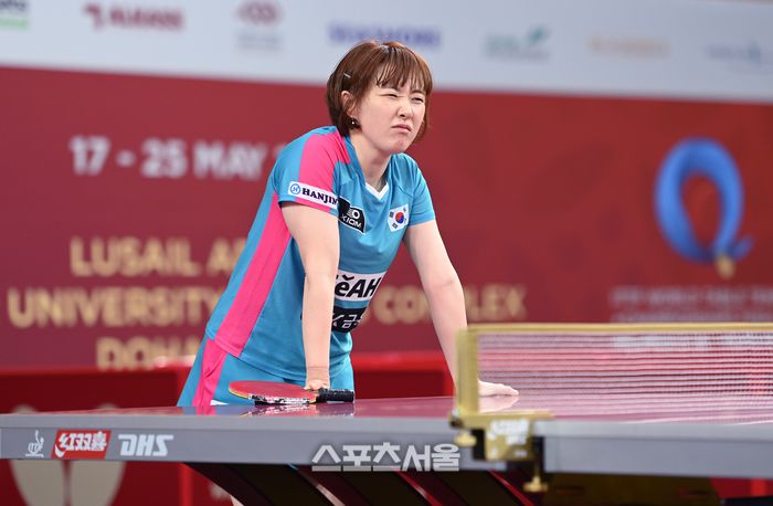 서효원이 20일 카타르 도하 카타르대학교 스포츠 컴플렉스에서 열린 2025 국제탁구연맹(ITTF) 세계선수권대회 여자단식 32강 크로아티아 레아 라코바츠와 경기에서 실점 후 아쉬워하고 있다. 2025. 5. 20.  도하(카타르) | 최승섭기자 thunder@sportsseoul.com