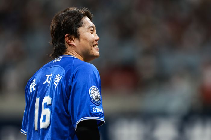 삼성 류지혁이 21일 고척스카이돔에서 열린 2025 KBO리그 키움전에서 미소 짓고 있다. 사진 | 삼성 라이온즈