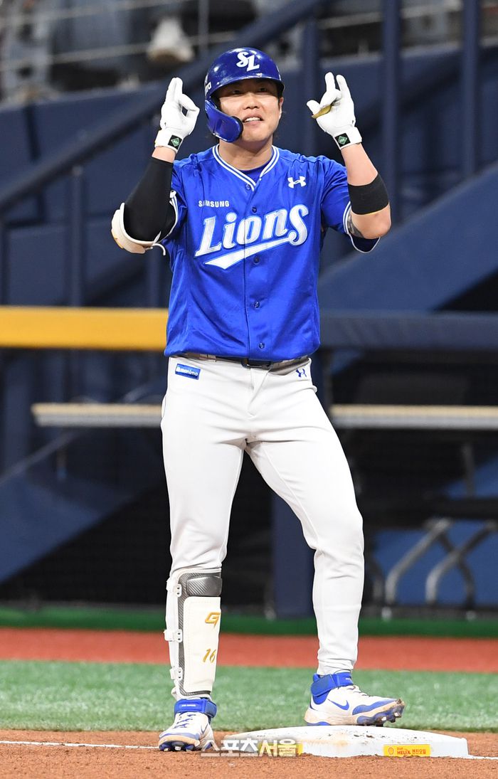 삼성 류지혁이 21일 고척스카이돔에서 열린 2025 KBO리그 키움과 경기 4회초 2사 2,3루 상황에서 키움 선발 하영민을 상대로 2타점 적시타를 치고 세리머니를 하고 있다. 고척 | 박진업 기자 upandup@sportsseoul.com