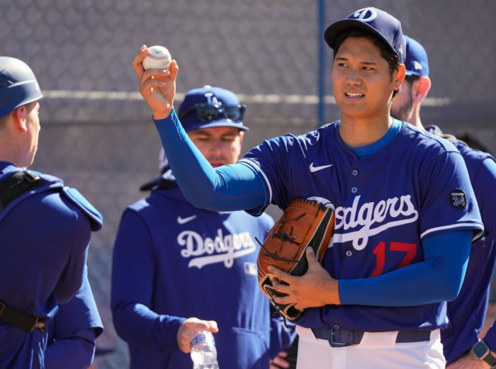 오타니가 변화구 그립을 잡고 있다. AP연합뉴스