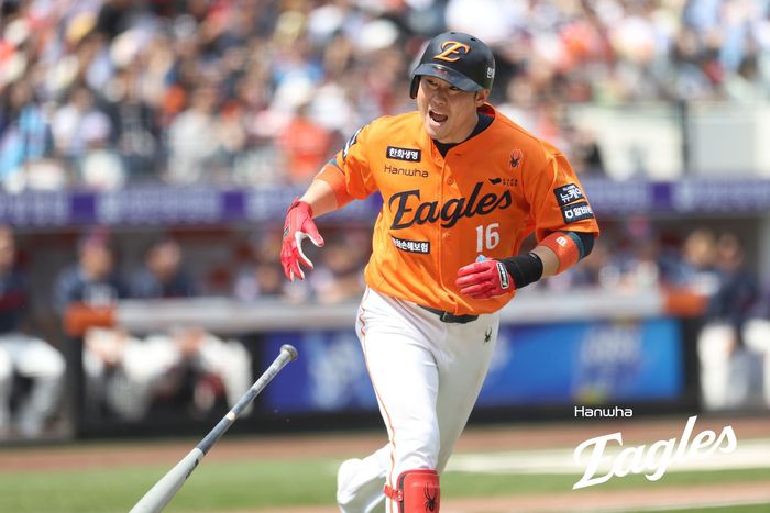 한화 하주석이 25일 대전 한화생명 볼파크에서 열린 2025 KBO리그 롯데전에서 2회말 적시타를 때린 후 환호하고 있다. 사진 | 한화 이글스