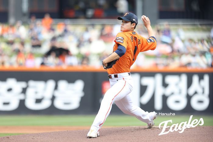 한화 문동주가 25일 대전 한화생명 볼파크에서 열린 2025 KBO리그 롯데전에 선발 등판해 역투하고 있다. 사진 | 한화 이글스