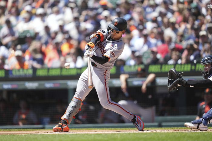 이정후가 27일 미국 미시간주 디트로이트 코메리카 파크에서 열린 2025 메이저리그(ML) 정규시즌 디트로이트전 1회초 안타를 치고 있다. 사진 | AP 연합뉴스