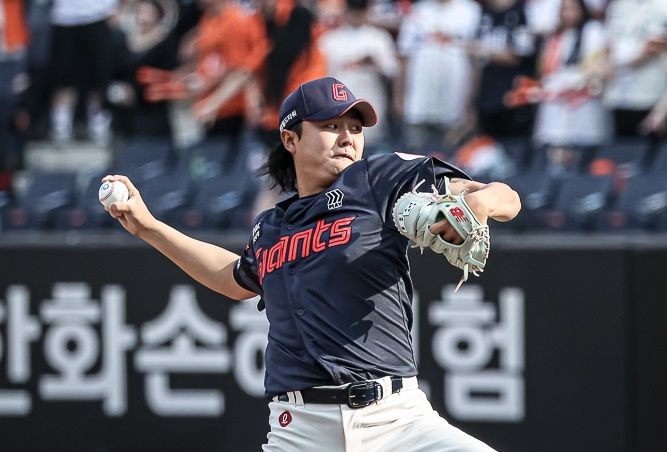 롯데 정철원이 25일 대전 한화생명 볼파크에서 열린 2025 KBO리그 한화전에서 역투하고 있다. 사진 | 롯데 자이언츠
