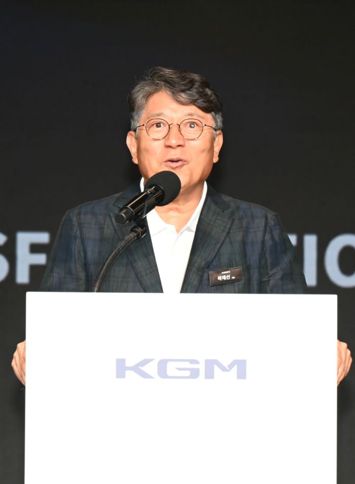 KGM은 지난해 8월 트랜스포메이션 데이를 열고 미래 모빌리티 기업으로 도약을 위한 주요 전략 공유 및 신차 ‘액티언’ 을 출시하며 새로운 변화와 시작을 공식 선언했다. 사진은 곽재선 회장이 인사말을 하는 모습.