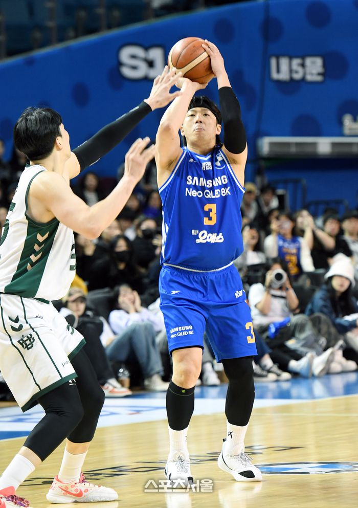 FA 이정현(오른쪽). 잠실 | 박진업 기자 upandup@sportsseoul.com