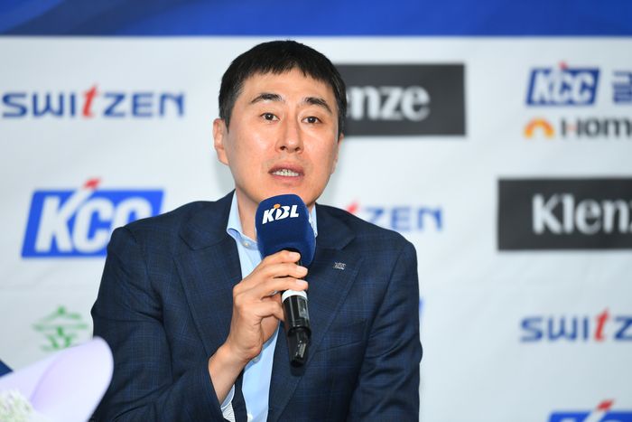 이상민 감독이 인터뷰에 임하고 있다. 사진 | KBL
