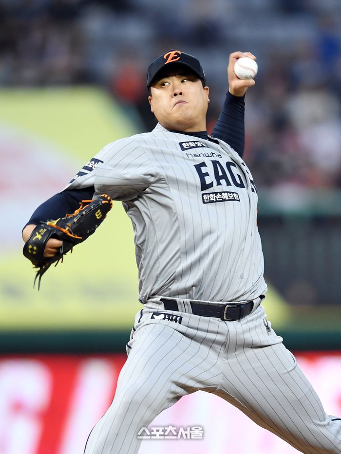 한화 류현진이 인천 SSG랜더스필드에서 열린 2025 KBO리그 SSG와 경기에 선발 등판해 힘차게 공을 던지고 있다. 문학 | 박진업 기자 upandup@sportsseoul.com