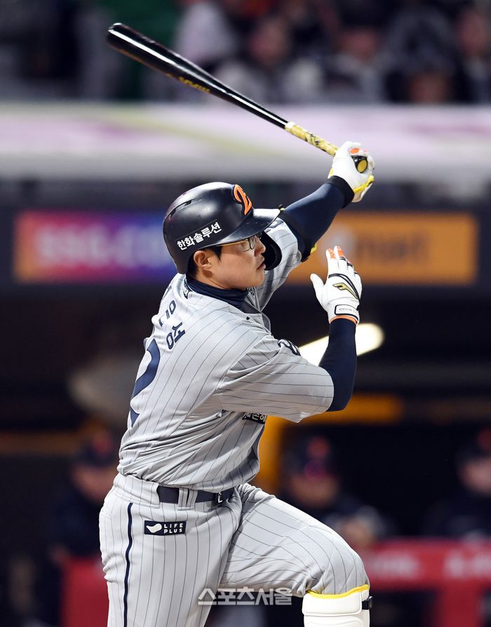 한화 채은성이 인천 SSG랜더스필드에서 열린 2025 KBO리그 SSG와의 경기 7회초 2사 2루 상황에서 SSG 한두솔을 상대로 1타점 2루타를 치고 있다. 문학 | 박진업 기자 upandup@sportsseoul.com
