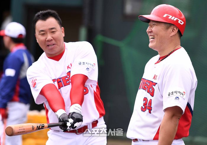 선수시절 이범호 감독과 최형우의 모습. 오키나와 | 스포츠서울 DB