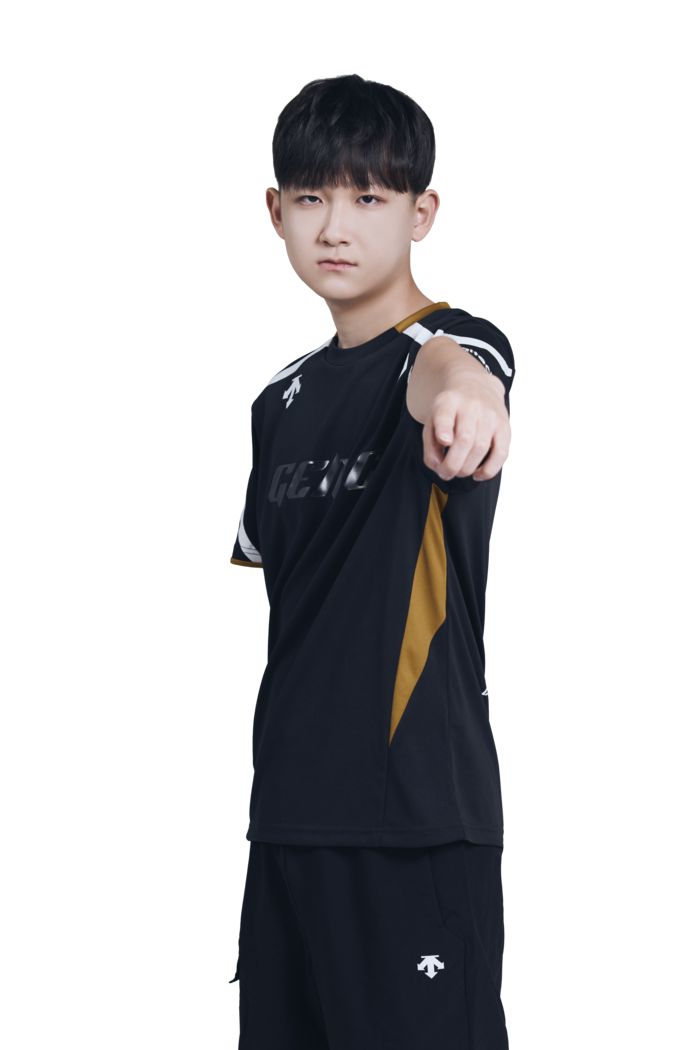 고원재가 7일 서울 잠실DN콜로세움에서 열린 2025 FSL 스프링 4강에서 김승환을 3-2로 제압했다. 사진 | 넥슨