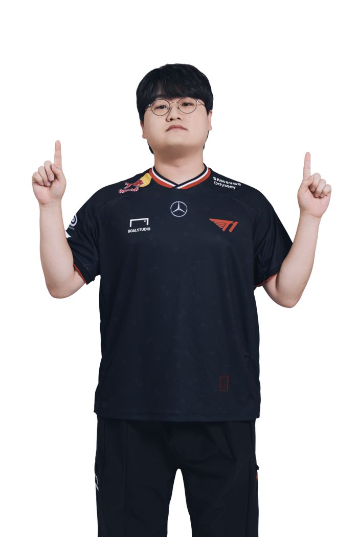 강준호가 7일 서울 잠실DN콜로세움에서 열린 2025 FC온라인 슈퍼 챔피언스 리그(FSL) 스프링 4강에서 디플러스 기아 ‘줍줍’ 파타나삭 워라난을 3-1로 이겼다. 사진 | 넥슨