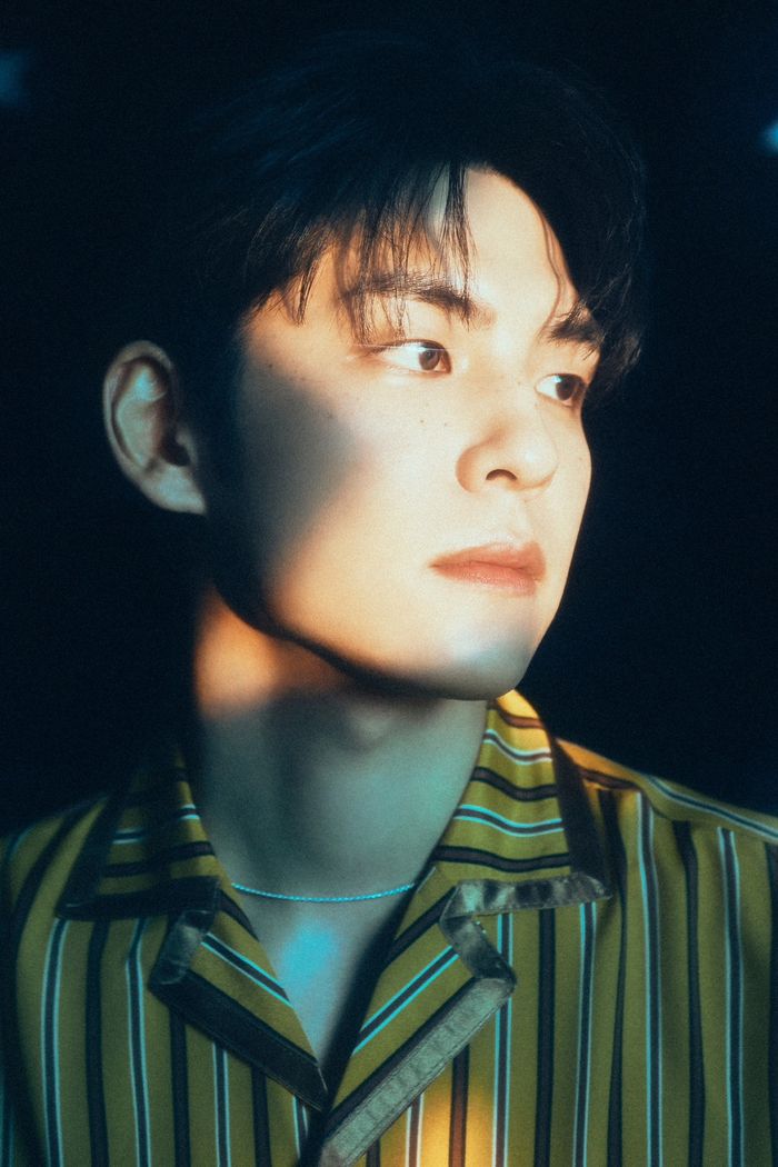 KIA ‘승리기원’ 릴레이 시구에 나서는 데이식스 원필. 사진 | KIA 타이거즈