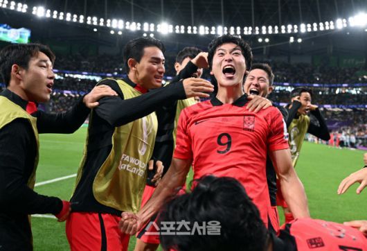 조규성이 지난 2022년 11월28일 카타르 도하 에듀케이션 시티 스타디움에서 열린 2022 카타르 월드컵 조별리그 H조 2차전 가나와 경기에서 두 번째 골을 성공시킨 후 환호하고 있다.  최승섭기자 thunder@sportsseoul.com