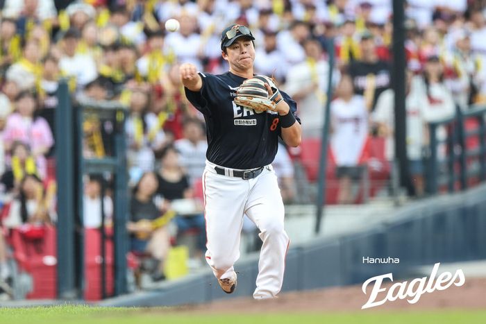 한화 노시환이 8일 광주 KIA전에서 3루 수비를 하고 있다. 사진 | 한화 이글스