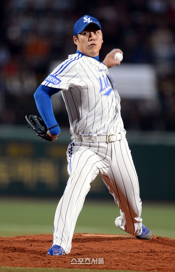 2012시즌 삼성 시절 권혁 투구 모습. 사진 | 스포츠서울DB