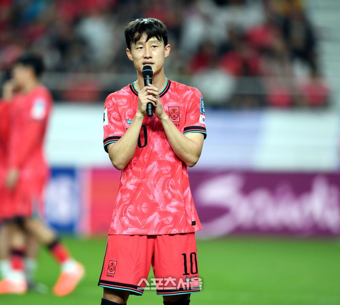 이재성이 10일 서울월드컵경기장에서 열린 2026 FIFA 북중미 월드컵 3차 예선 쿠웨이트와 경기 후 열린 월드컵 진출 축하행사에서 인사말을 하고 있다. 2025. 6. 10.상암 | 최승섭기자 thunder@sportsseoul.com