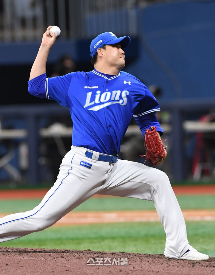 삼성 김태훈이 고척스카이돔에서 열린 2025 KBO리그 키움과 경기 9회말 등판해 힘차게 공을 던지고 있다. 고척 | 박진업 기자 upandup@sportsseoul.com