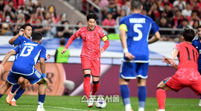 손흥민이 10일 서울월드컵경기장에서 열린 2026 FIFA 북중미 월드컵 3차 예선 쿠웨이트와 경기에서 패스할 곳을 찾고 있다. 2025. 6. 10.상암 | 최승섭기자 thunder@sportsseoul.com