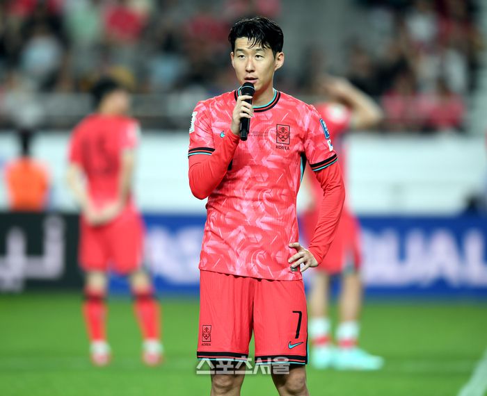 손흥민이 10일 서울월드컵경기장에서 열린 2026 FIFA 북중미 월드컵 3차 예선 쿠웨이트와 경기 후 열린 월드컵 진출 축하행사에서 인사말을 하고 있다. 2025. 6. 10.상암 | 최승섭기자 thunder@sportsseoul.com